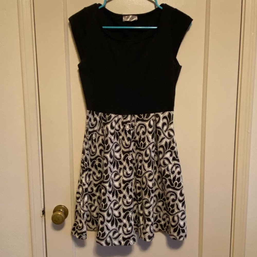 Freeway White/black pattern dress